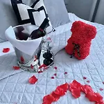 Marilyn Monroe *