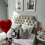 Marilyn Monroe *