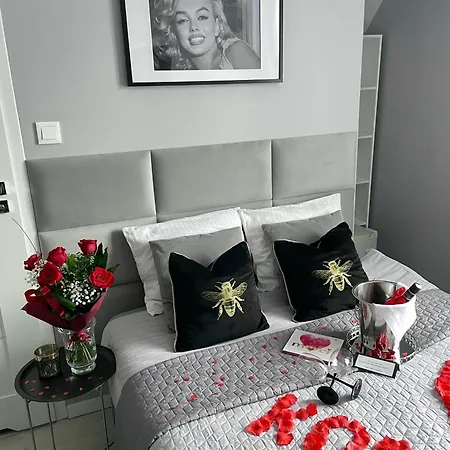 Marilyn Monroe *