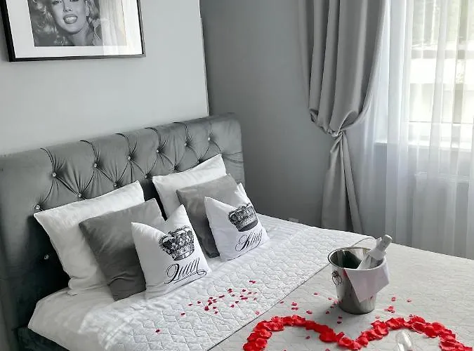 בית אירוח Marilyn Monroe *